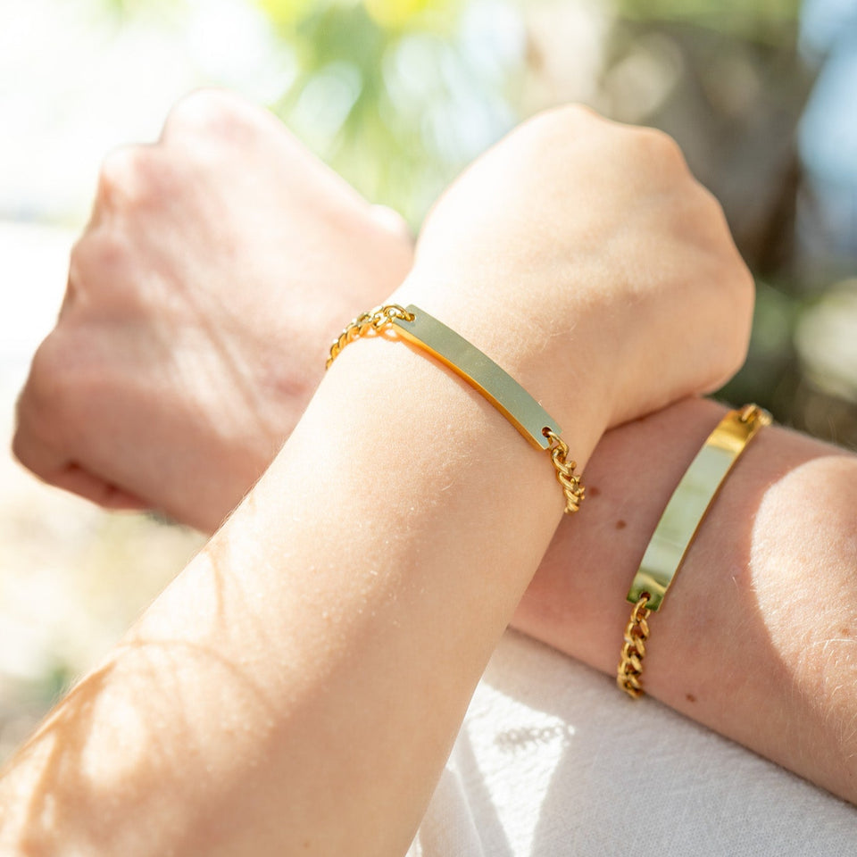 18K Gold PVD Stainless Steel Kids/Baby Curved Bar Bracelet (Engraved)
